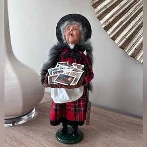 Byers Choice Ltd Cryer Selling Postcards Caroler